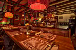 Une table au restaurant Stash